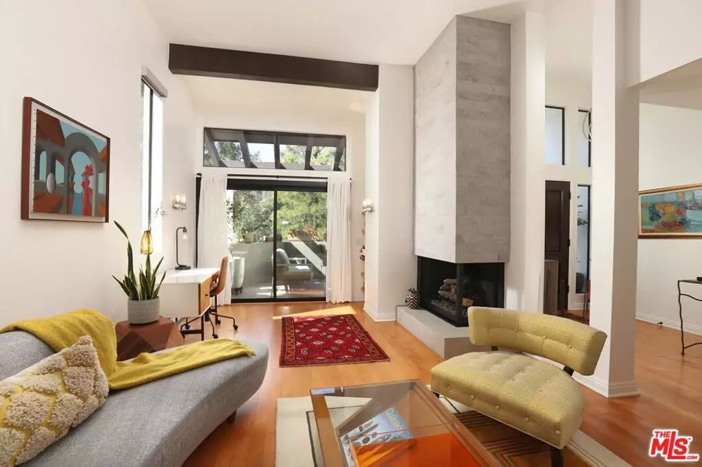 Pacific Palisades, CA 90272,1569 Michael LN