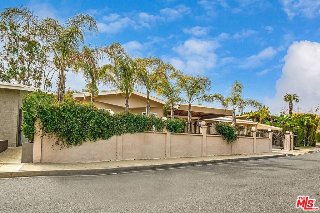 Beverly Hills, CA 90210,1641 Tower Grove DR