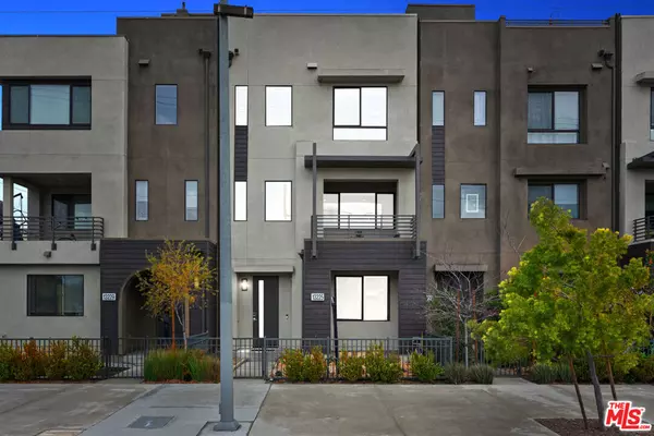 Valley Glen, CA 91401,13225 Victory BLVD