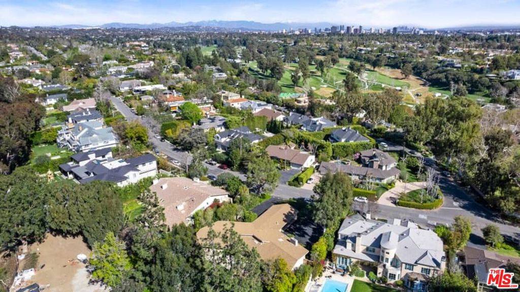 701 Amalfi DR, Pacific Palisades, CA 90272