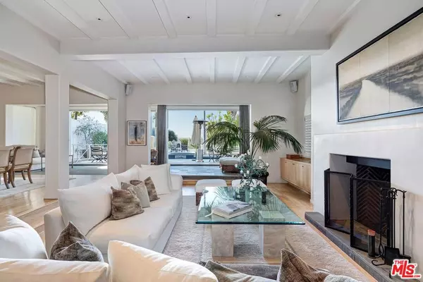 Santa Monica, CA 90403,1022 Palisades Beach RD