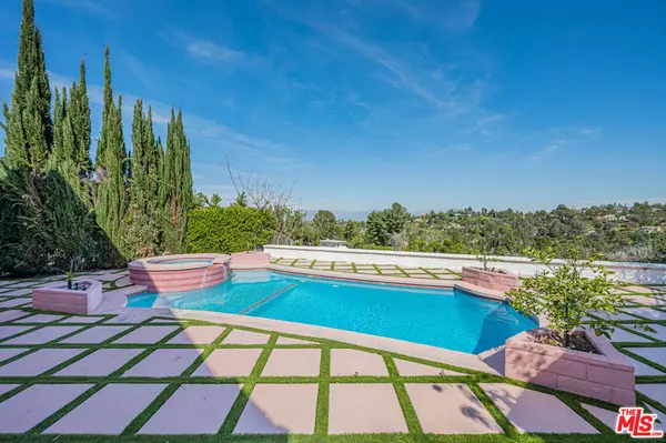 Tarzana, CA 91356,19650 Greenbriar DR