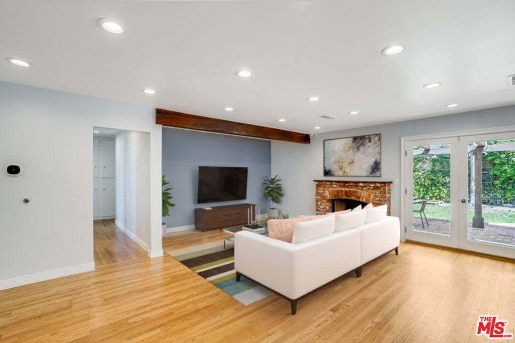 West Hills, CA 91307,6442 Royer AVE
