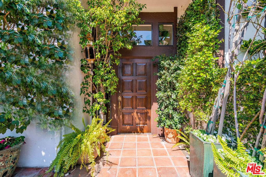 Pacific Palisades, CA 90272,1810 Palisades DR