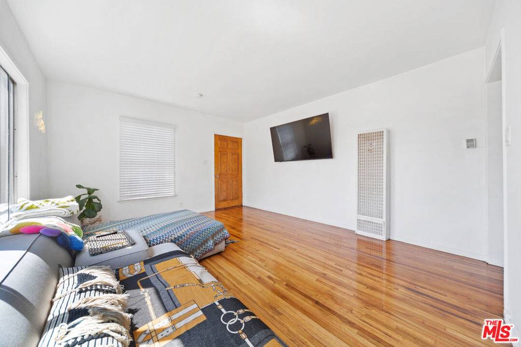 Los Angeles, CA 90034,2627 Cullen ST