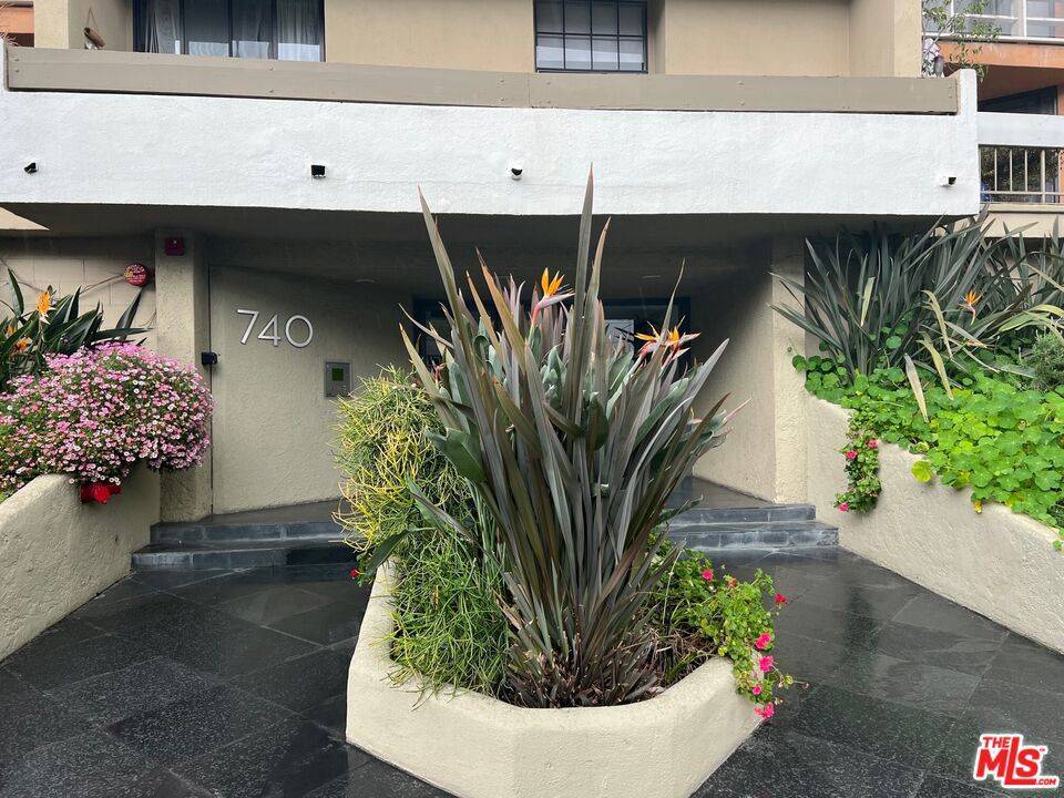West Hollywood, CA 90069,740 N Kings RD #325