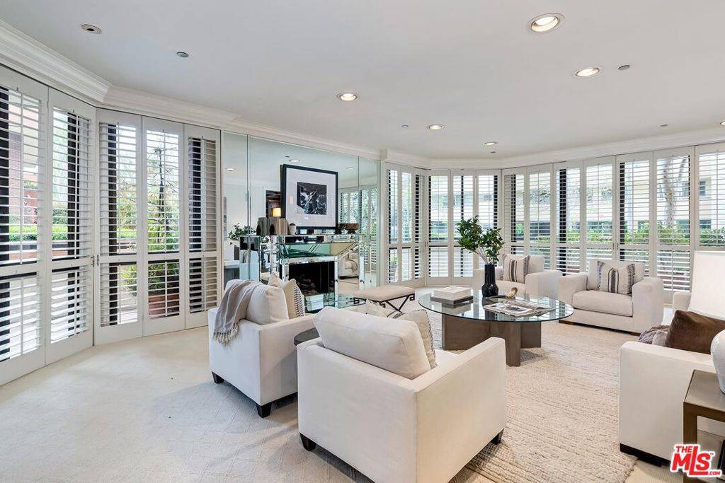 300 N Swall DR #102, Beverly Hills, CA 90211