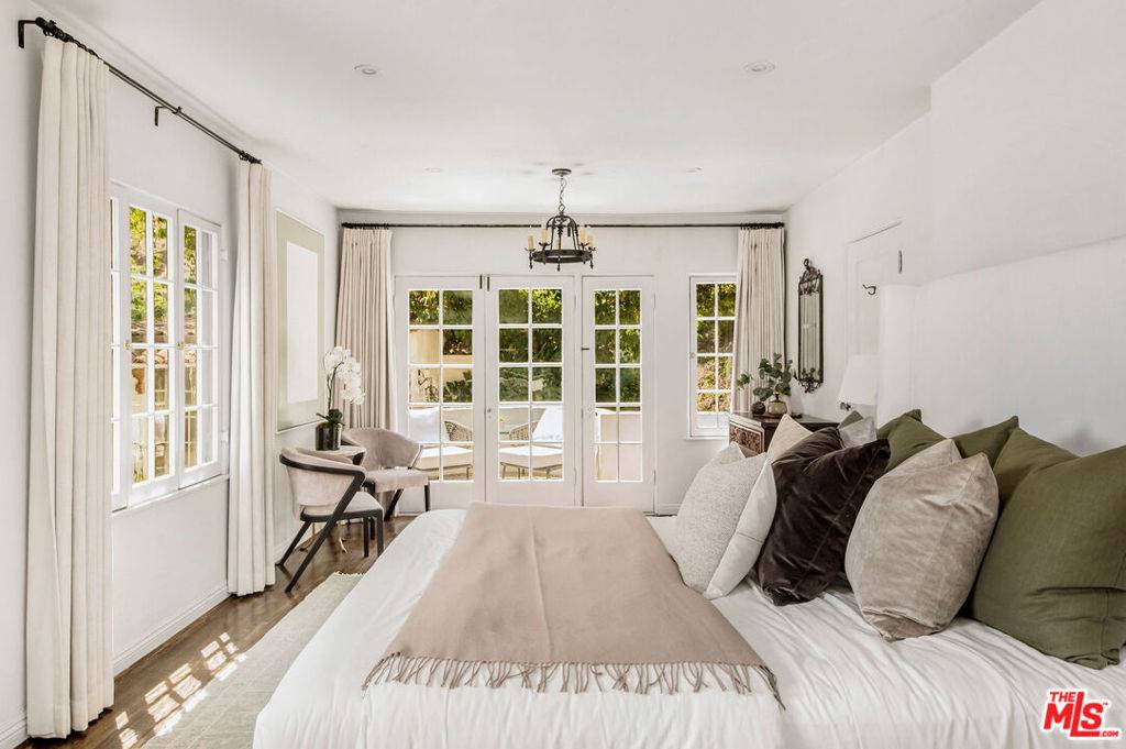 Beverly Hills, CA 90210,1715 Benedict Canyon DR