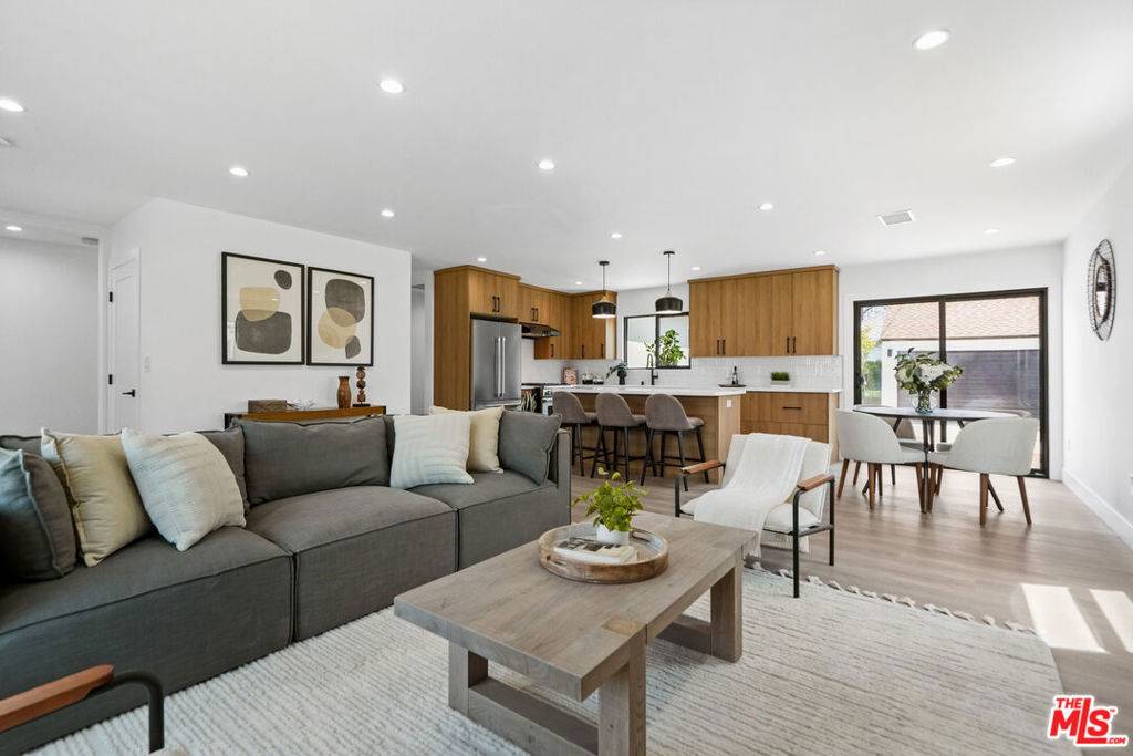 3790 Somerset DR, Los Angeles, CA 90016