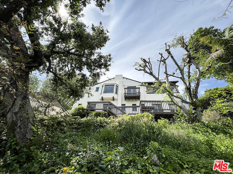 15113 Encanto DR, Sherman Oaks, CA 91403