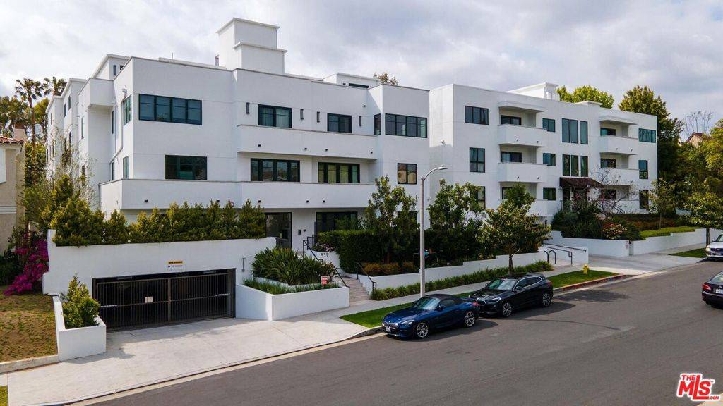 Los Angeles, CA 90005,859 S Lucerne BLVD #310