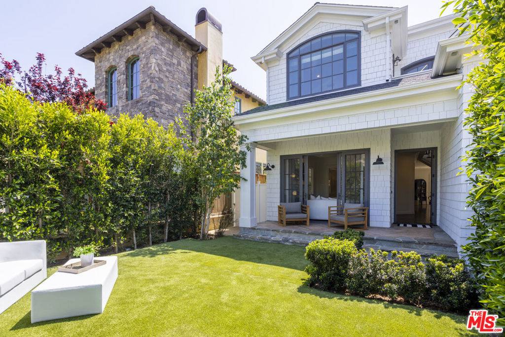 Pacific Palisades, CA 90272,16050 Miami WAY