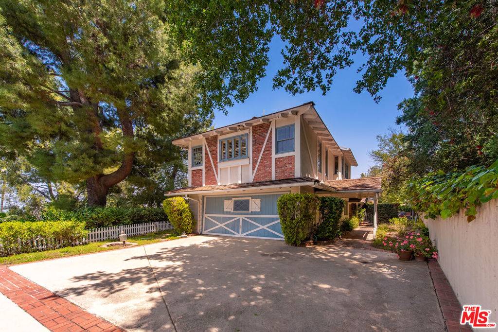 Encino, CA 91436,4054 Rogen DR