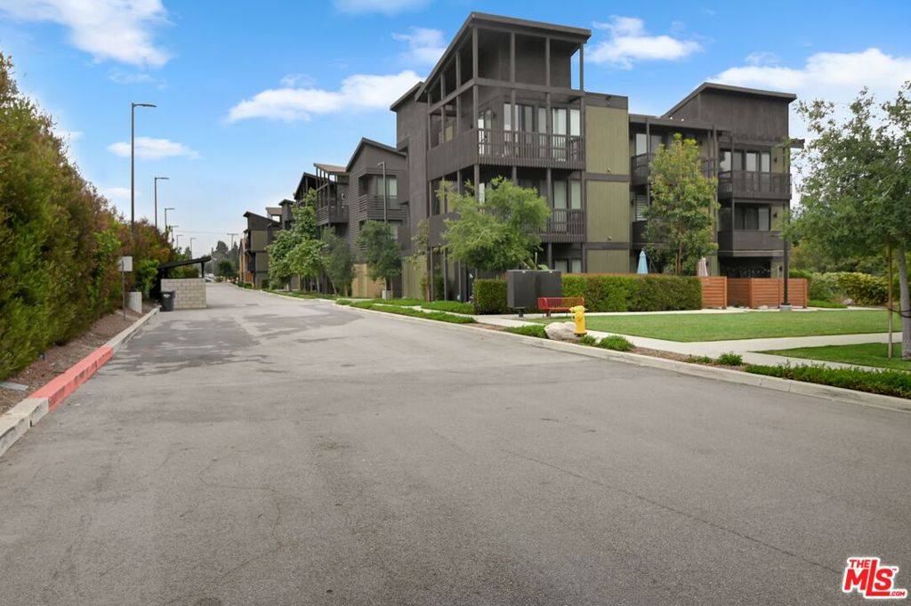 4201 Pennsylvania AVE #J2, Glendale, CA 91214