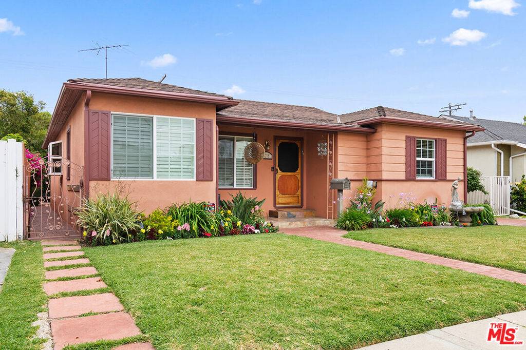 Los Angeles, CA 90034,3218 Oakhurst AVE