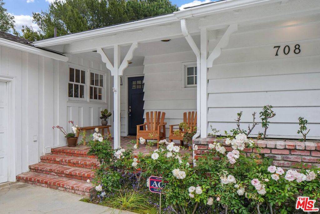 Pacific Palisades, CA 90272,708 Jacon WAY