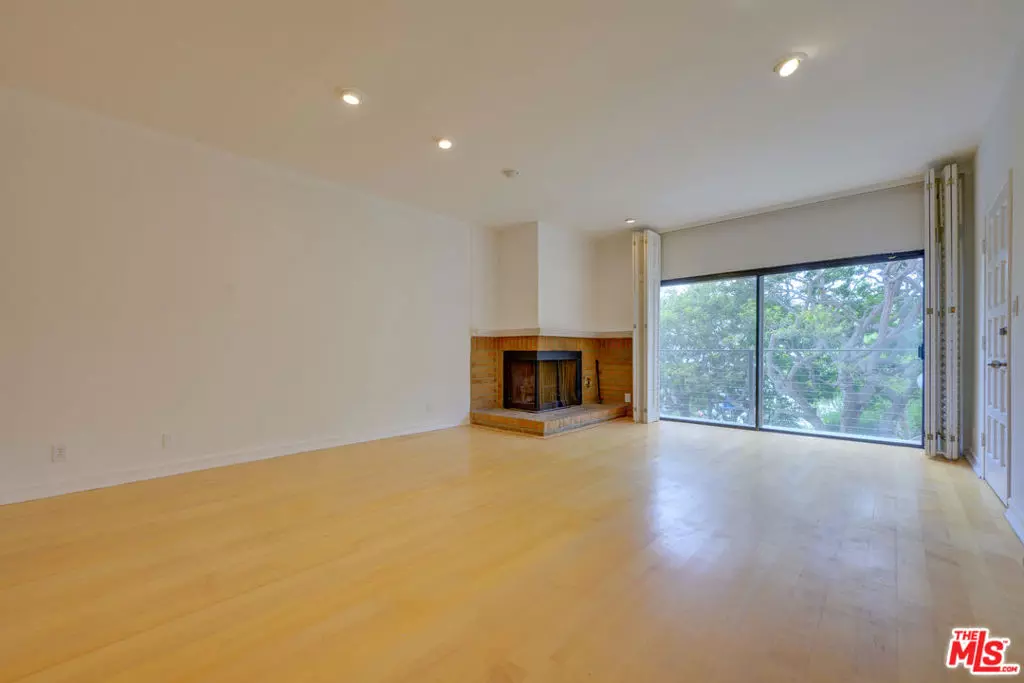 Marina Del Rey, CA 90292,20 IRONSIDES ST #7