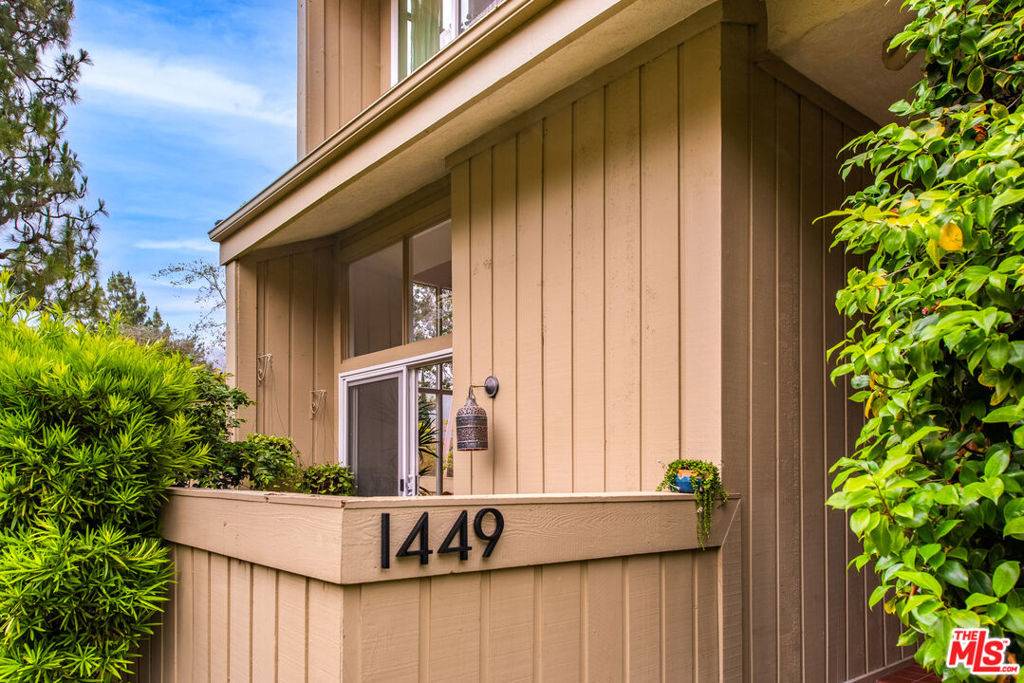 Pacific Palisades, CA 90272,1449 Palisades DR