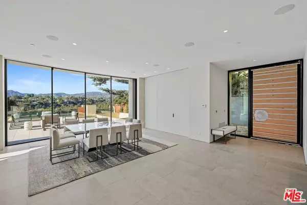 Santa Monica, CA 90402,220 Adelaide DR