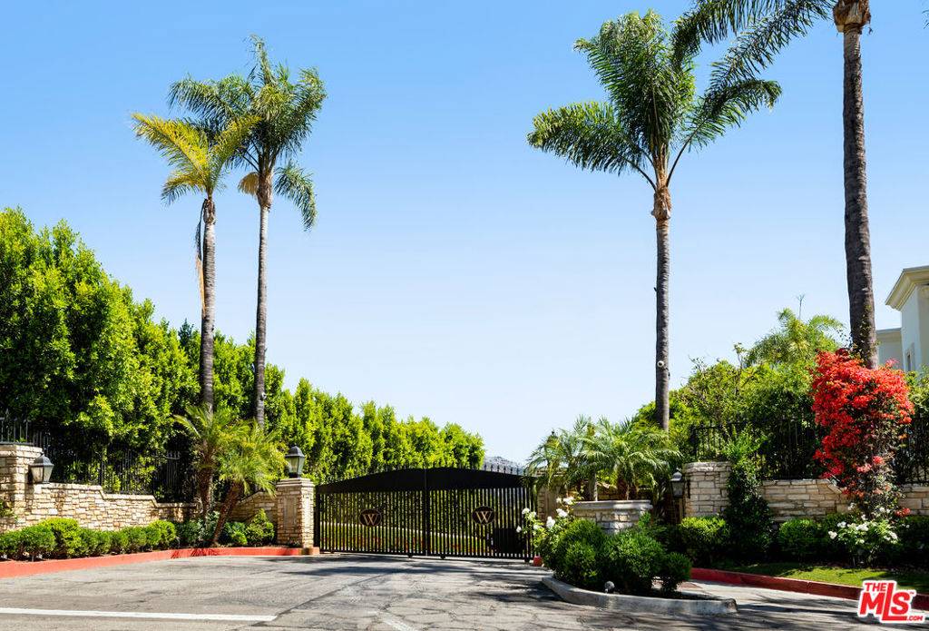 Beverly Hills, CA 90210,2620 Wallingford DR