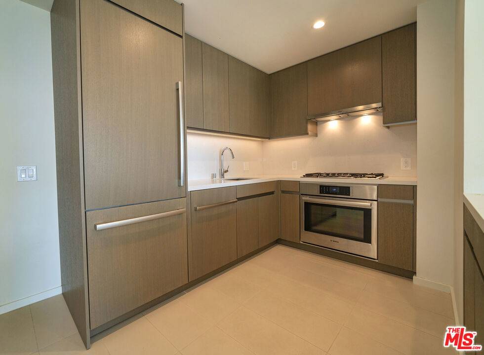 Los Angeles, CA 90017,889 Francisco ST #3101