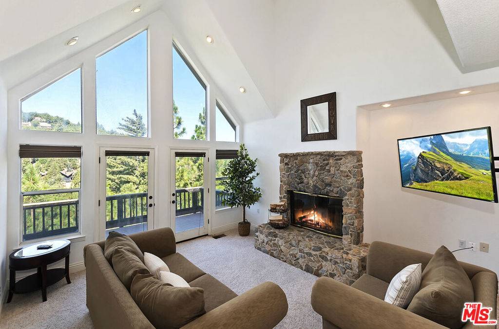 1244 Montreal DR, Lake Arrowhead, CA 92352