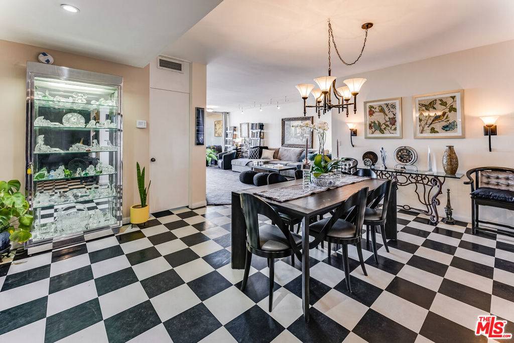 West Hollywood, CA 90069,1100 Alta Loma RD #707