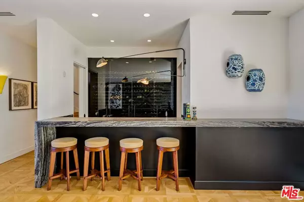 Santa Monica, CA 90402,2121 La Mesa DR