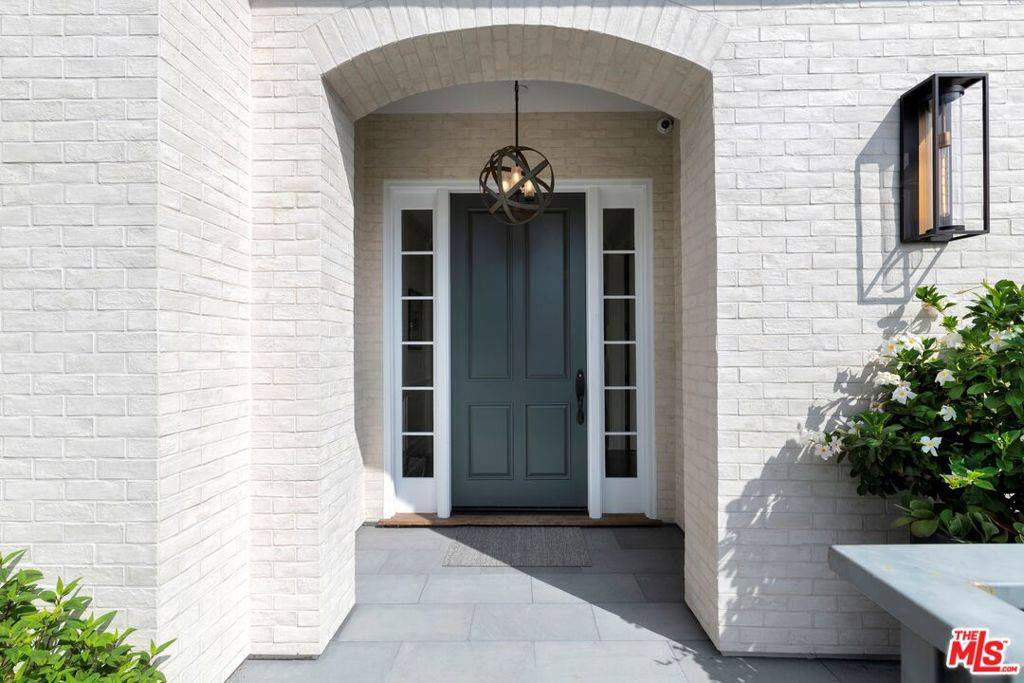 Pacific Palisades, CA 90272,15233 Bestor BLVD