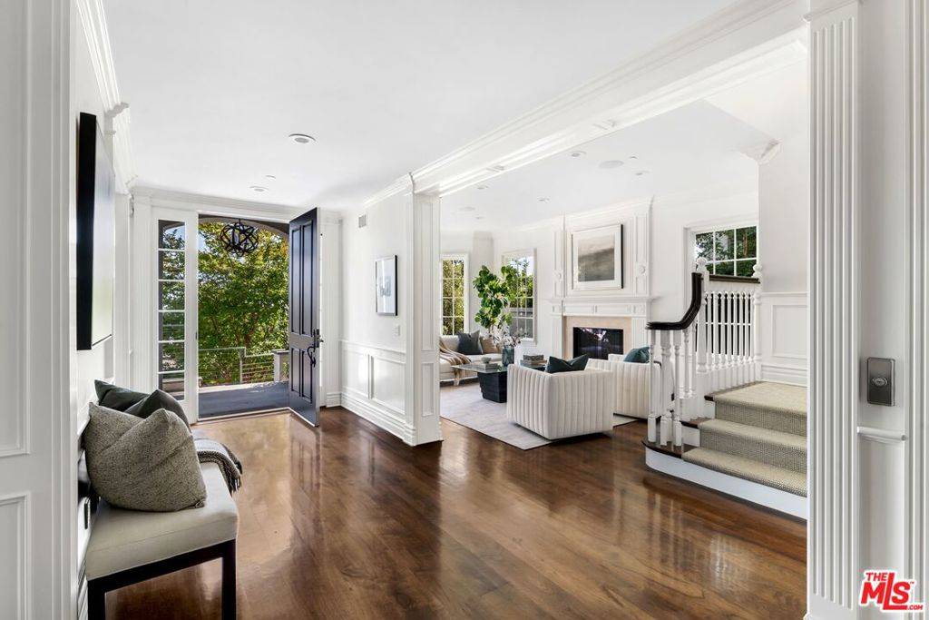 Pacific Palisades, CA 90272,15233 Bestor BLVD