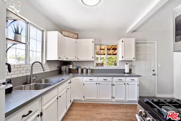 8852 Dorrington AVE, Arleta, CA 91331