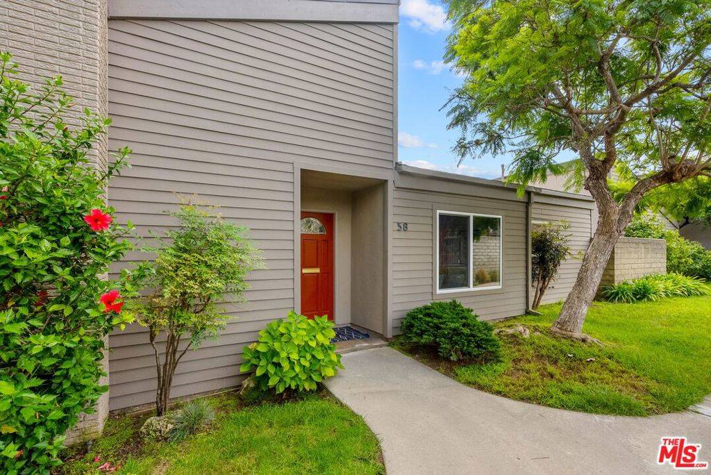 Santa Monica, CA 90405,58 Village