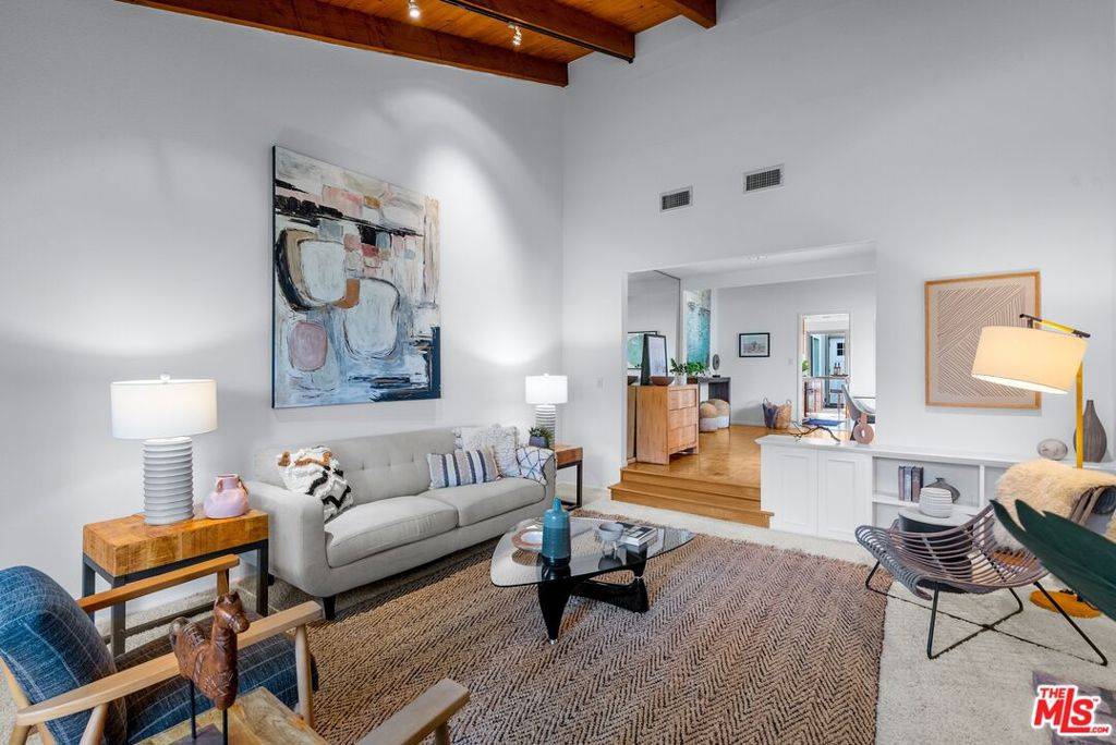 Santa Monica, CA 90405,58 Village