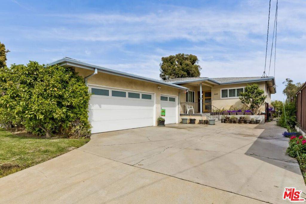 Pacific Palisades, CA 90272,640 N Las Casas AVE