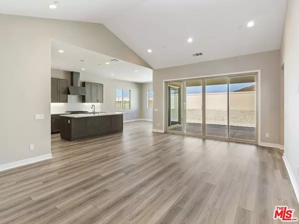 Santa Clarita, CA 91350,28827 Rise CT