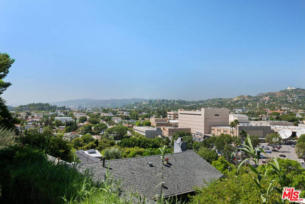 Los Angeles, CA 90027,3951 Clayton AVE