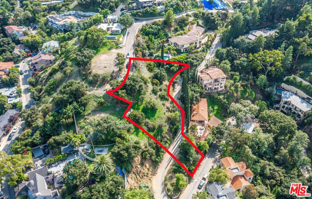 Los Angeles, CA 90068,3031 Passmore DR