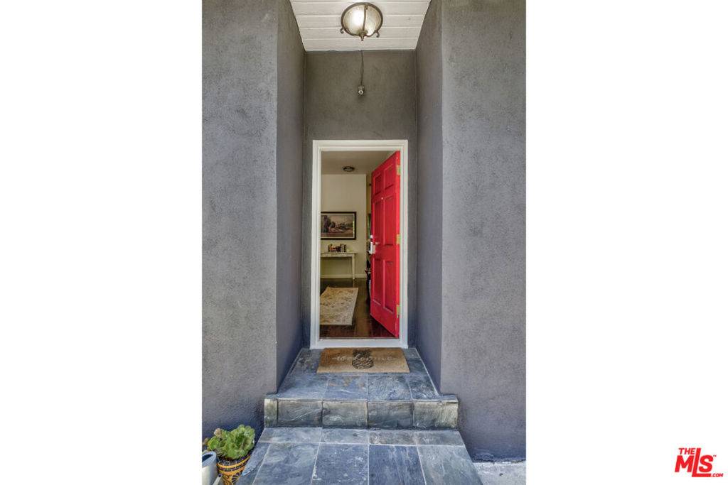 Los Angeles, CA 90065,3960 Roderick RD