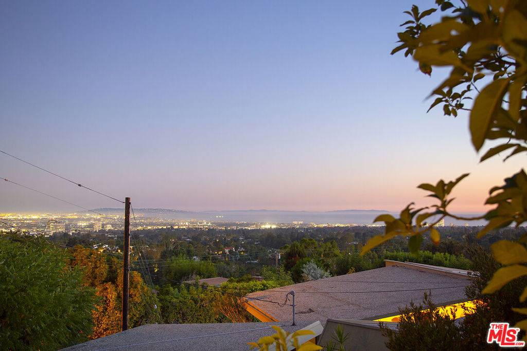 12367 Deerbrook LN, Los Angeles, CA 90049
