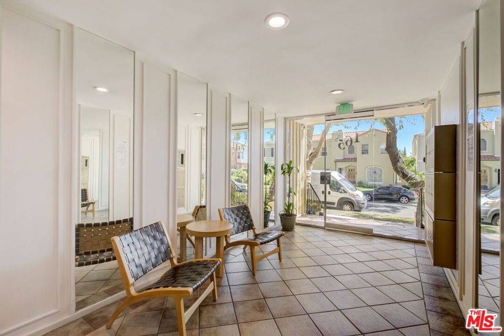 Beverly Hills, CA 90211,165 N SWALL DR #303
