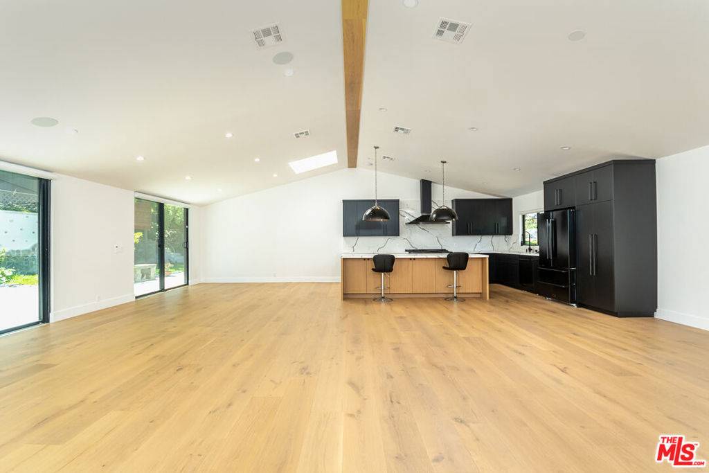 Encino, CA 91436,16240 Dickens ST