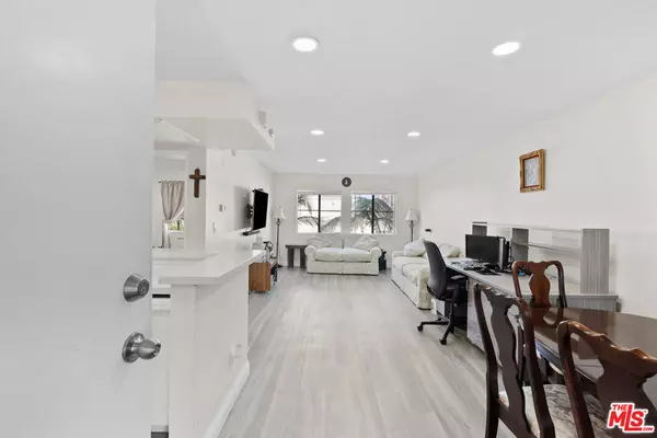 Paramount, CA 90723,15000 Downey AVE #255