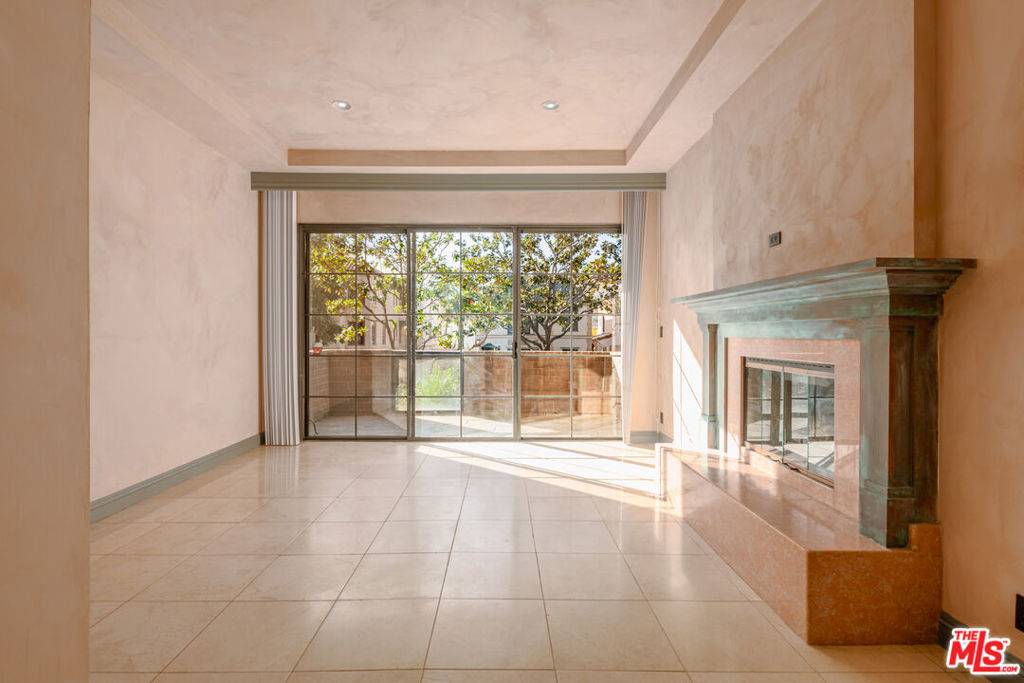 Beverly Hills, CA 90211,234 S Gale DR #103
