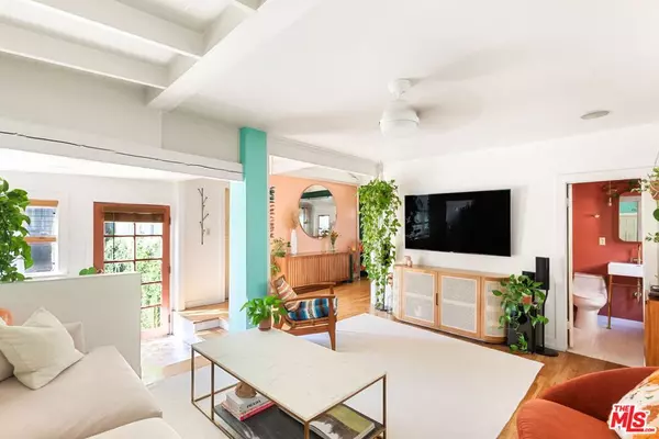 Los Angeles, CA 90065,3018 Tatum ST