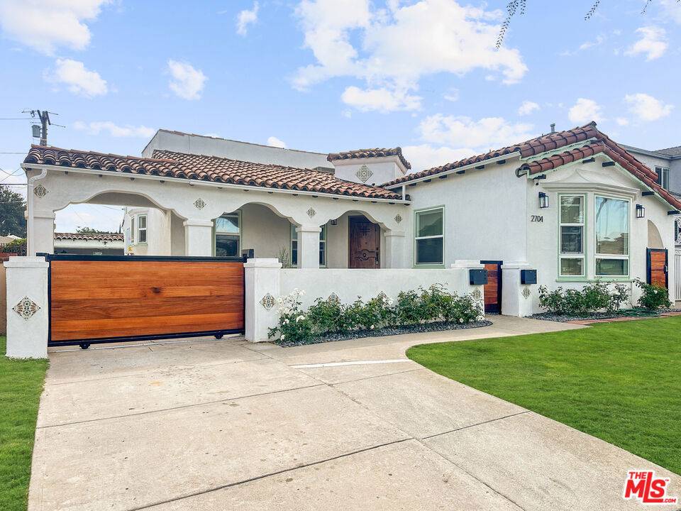 2704 W 83rd ST, Inglewood, CA 90305
