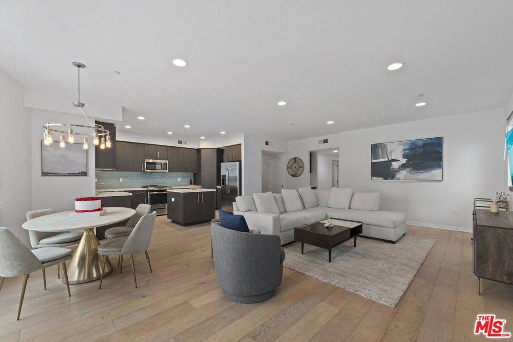 11912 Laurelwood DR #201, Studio City, CA 91604