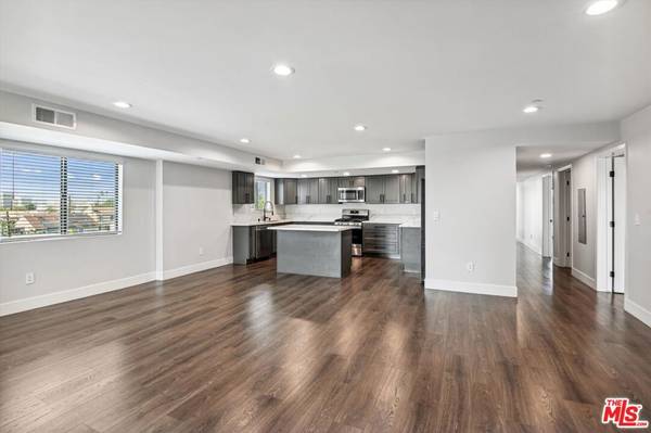 Inglewood, CA 90301,819 E La Palma DR #5