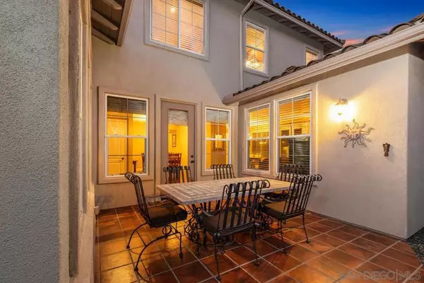 Carlsbad, CA 92009,2196 Camino Robledo