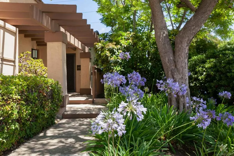 5953 Gaines St, San Diego, CA 92110