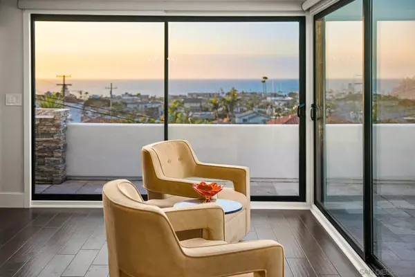 San Diego, CA 92107,4611 Santa Cruz